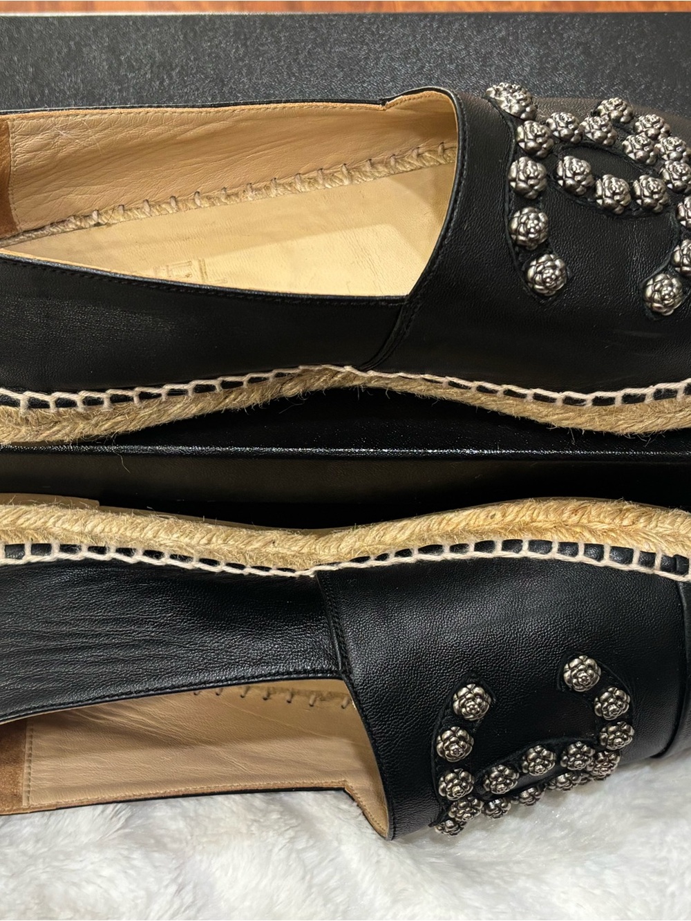 Pre-owned CHANEL Black Leather Espadrille Flats with Embellished CC - Picture 12 of 16
